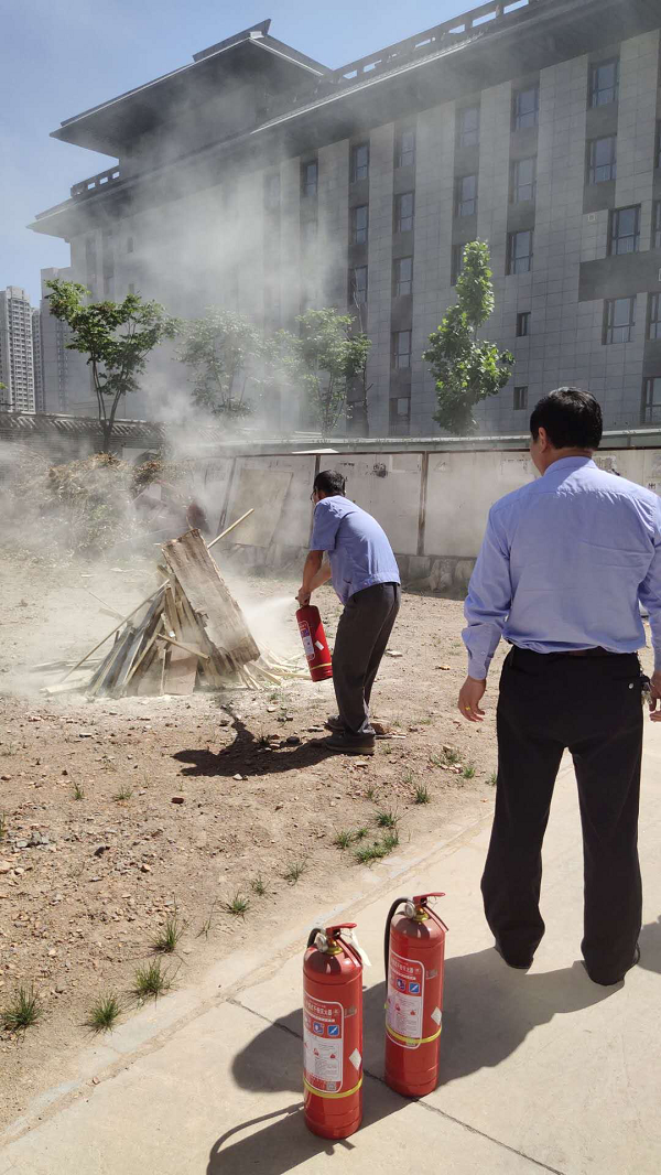 開展消防應(yīng)急演練 樹立全員防范意識 開展消防應(yīng)急演練 樹立全員防范意識