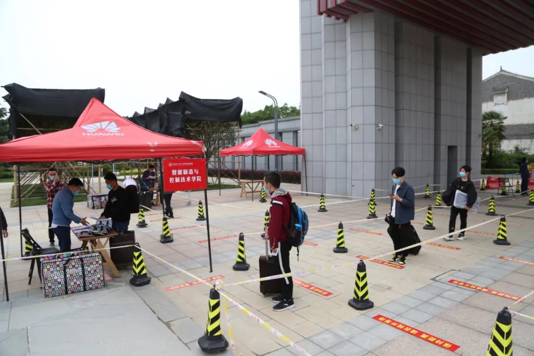 返校第一天 | 初夏的校園 終于等到你！