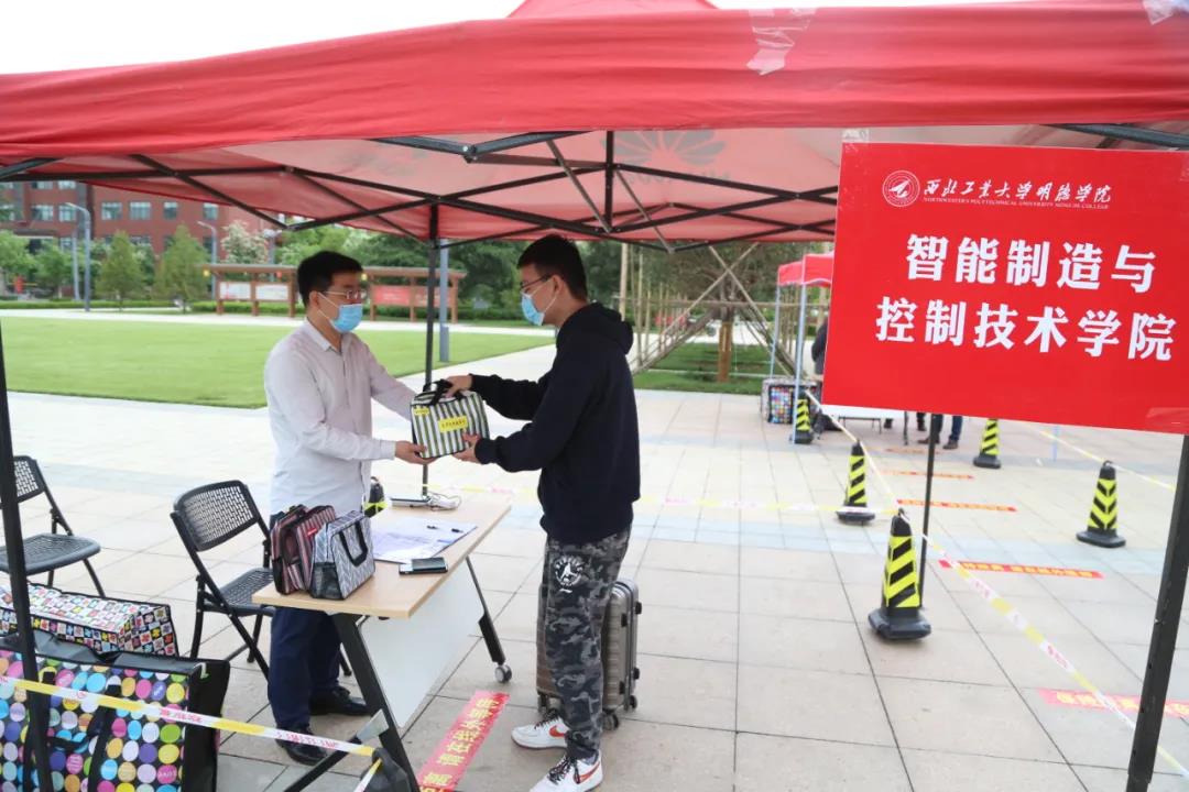 返校第一天 | 初夏的校園 終于等到你！