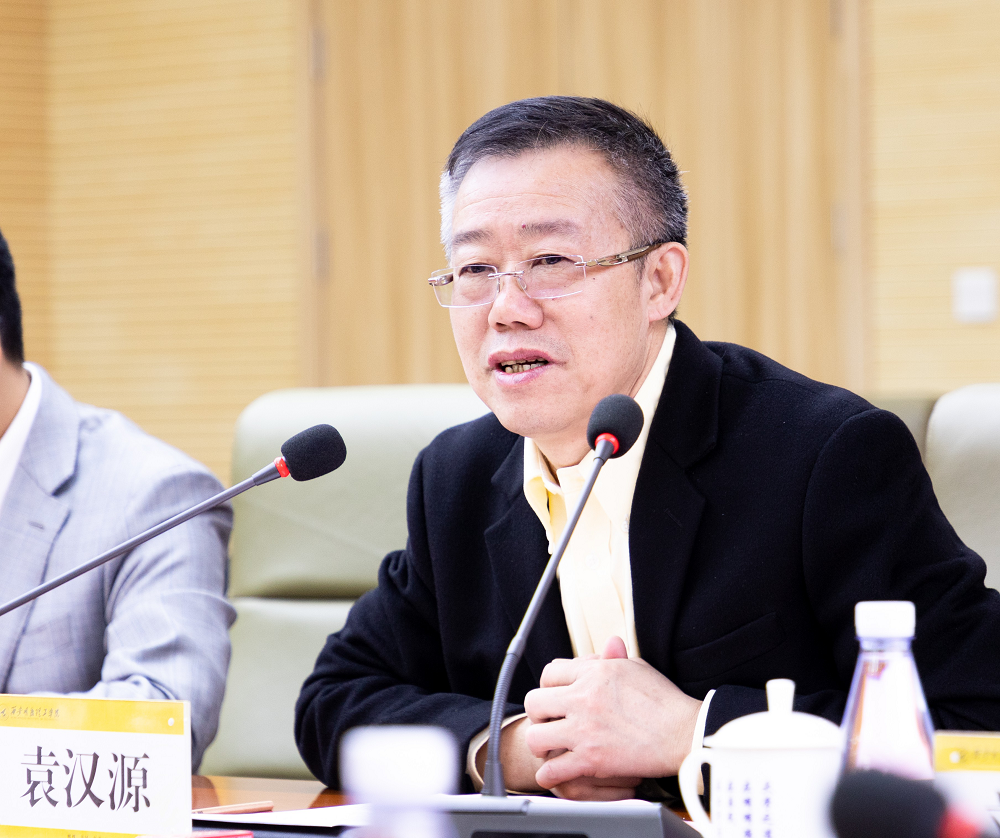 秦農(nóng)銀行行長孟浩帶隊考察明德學(xué)院