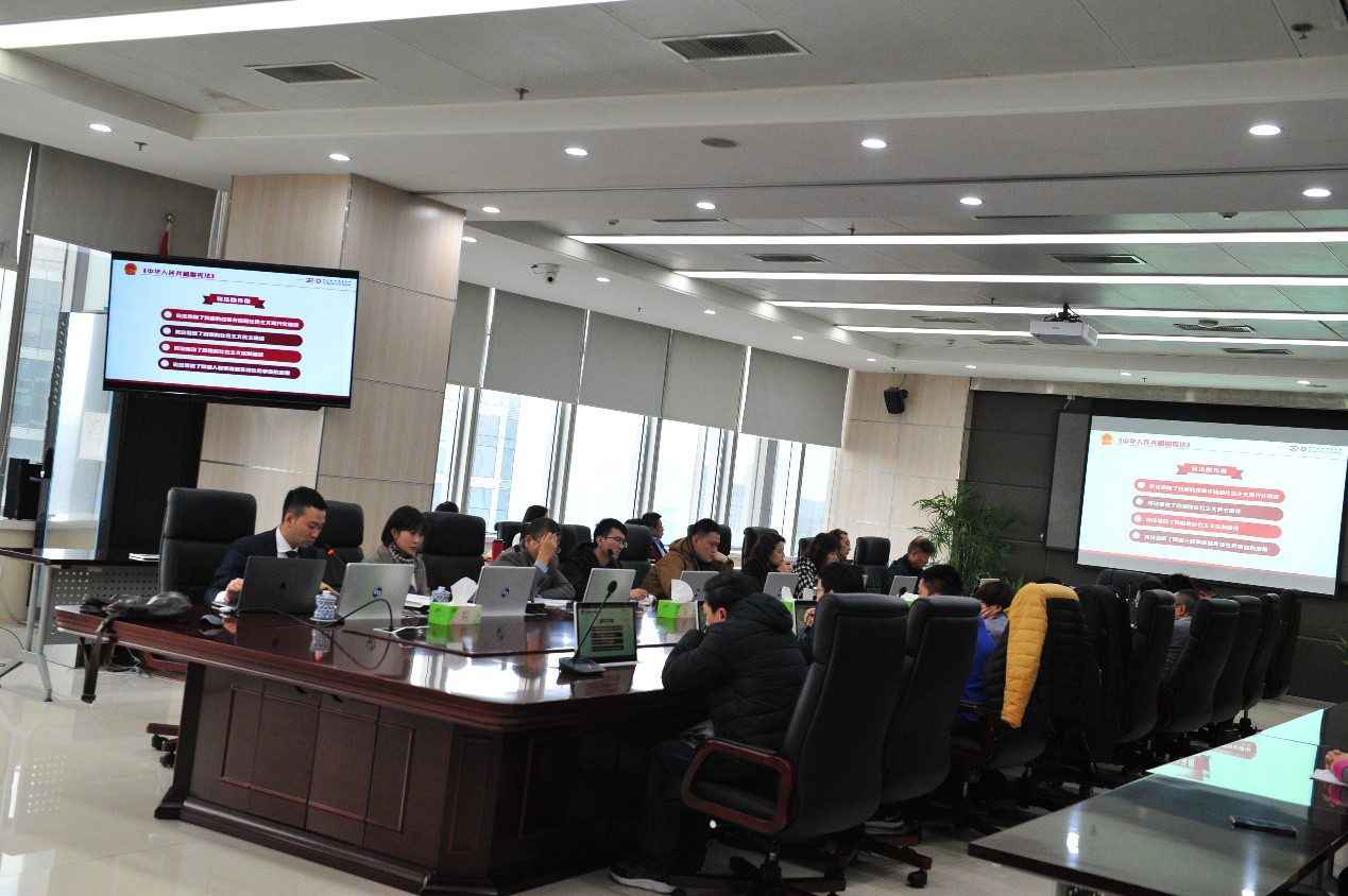 深入學(xué)習(xí)宣傳習(xí)近平法治思想，大力弘揚(yáng)憲法精神—— 公司舉辦法律知識(shí)培訓(xùn)