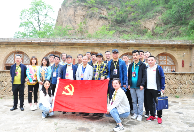 學(xué)黨史 銘初心 同心同德同筑中國(guó)夢(mèng)    愛(ài)于心 踐于行 圖強(qiáng)圖富圖繪金葉志——陜西金葉科教集團(tuán)黨委獻(xiàn)禮建黨100周年培訓(xùn)活動(dòng)紀(jì)事