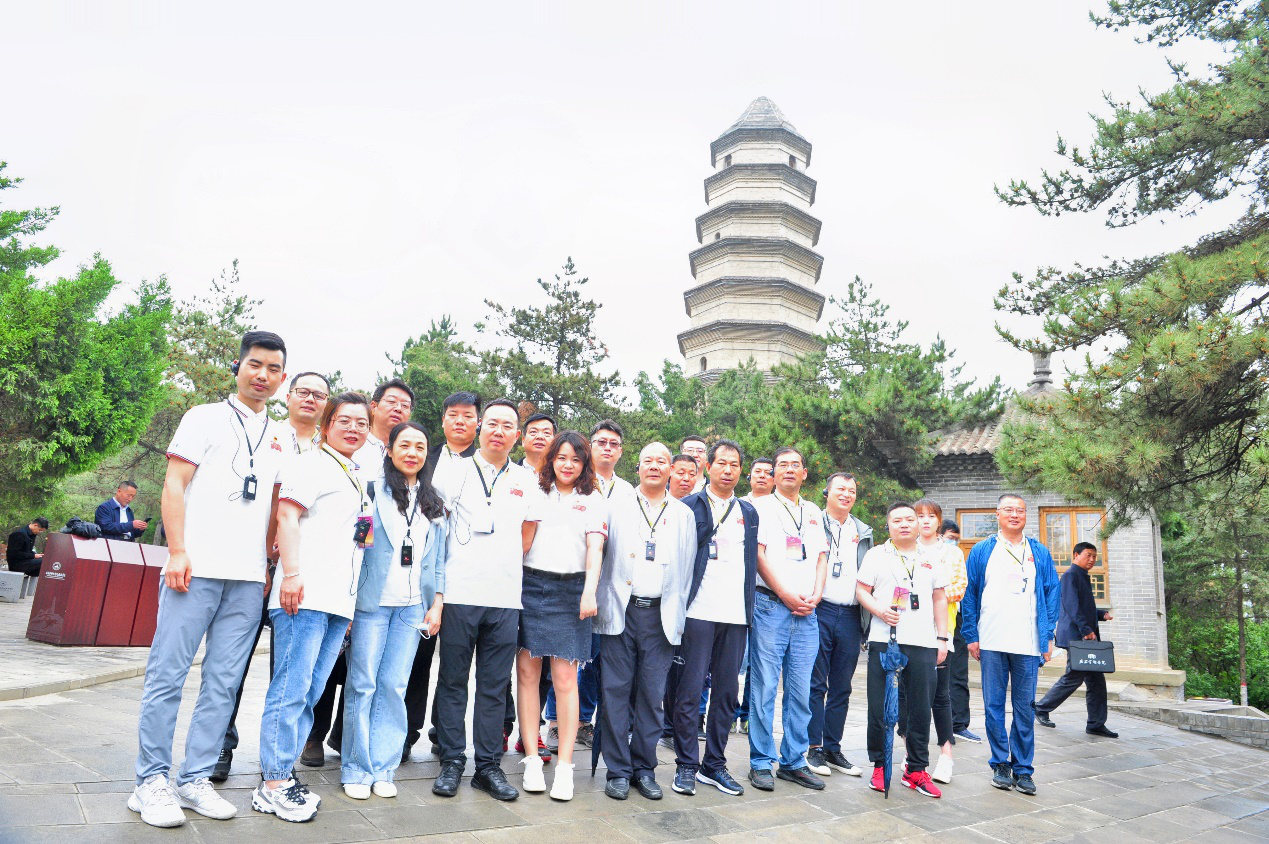 學(xué)黨史 銘初心 同心同德同筑中國(guó)夢(mèng)    愛(ài)于心 踐于行 圖強(qiáng)圖富圖繪金葉志——陜西金葉科教集團(tuán)黨委獻(xiàn)禮建黨100周年培訓(xùn)活動(dòng)紀(jì)事