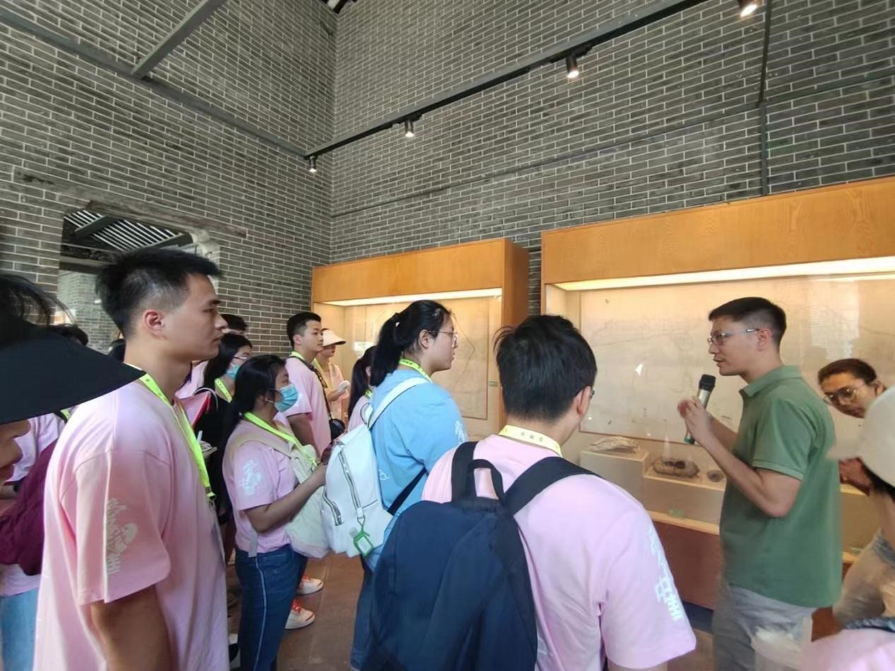 赤膽忠心強(qiáng)教育 同心共筑中國(guó)夢(mèng)