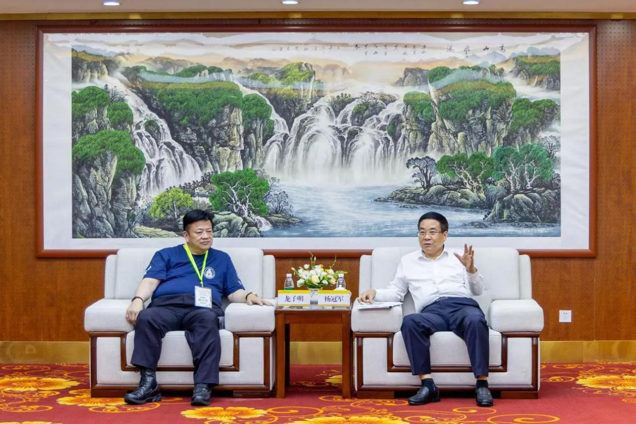 “愛我中華”青年大匯聚火車團(tuán)歷史文化探索之旅抵陜 省政協(xié)副主席楊冠軍在明德學(xué)院會(huì)見成員代表