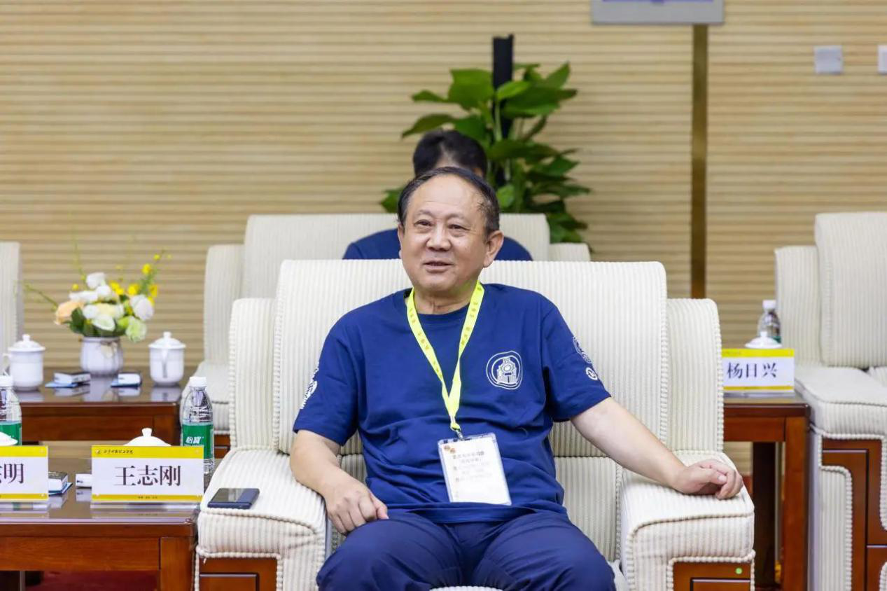 “愛我中華”青年大匯聚火車團(tuán)歷史文化探索之旅抵陜 省政協(xié)副主席楊冠軍在明德學(xué)院會(huì)見成員代表